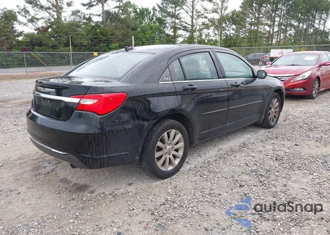 2013 Chrysler 200 Touring z USA, uszkodzony, nr VIN 1C3CCBBB2DN567418